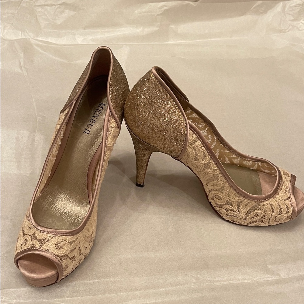 Menbur Gold Lace Peep-Toe Heels